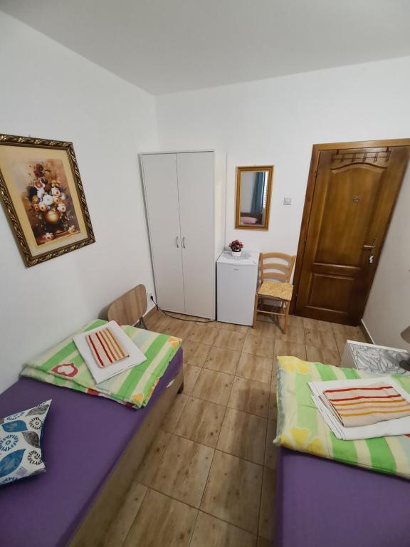 Uma cama ou camas num quarto em Sobe Nedović