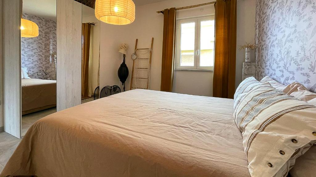 Postel nebo postele na pokoji v ubytování Koru House Torvaianica