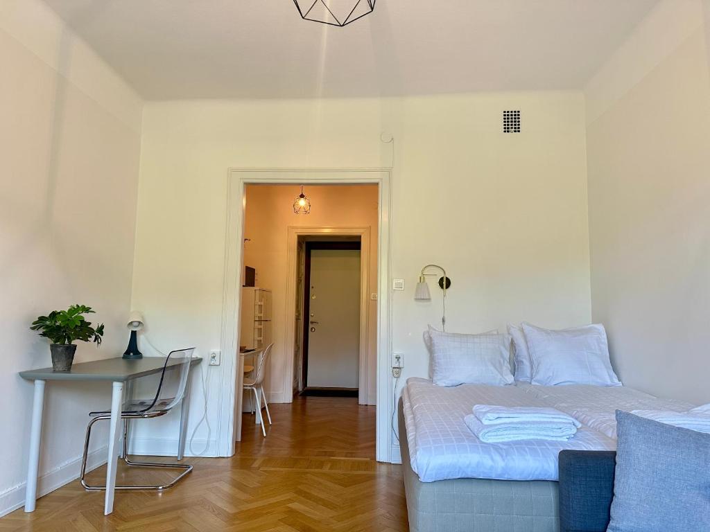 Postel nebo postele na pokoji v ubytování Stay Inn Apartment Sveavägen