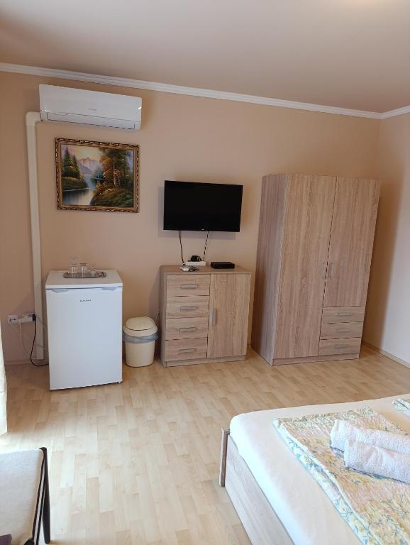 Telewizja i/lub zestaw kina domowego w obiekcie Vitorlás Apartmanház