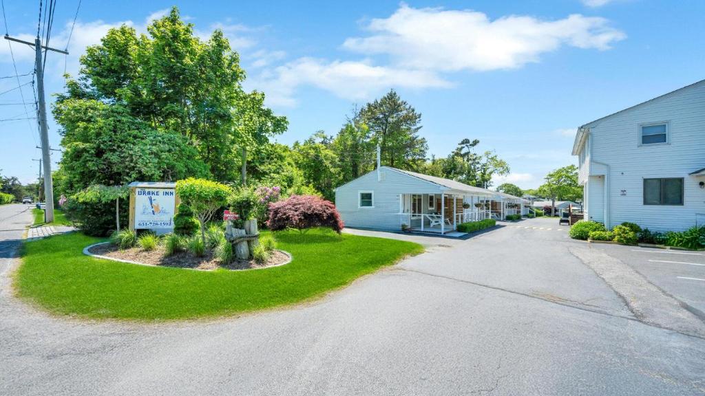 Φωτογραφία από το άλμπουμ του The Drake Inn σε Hampton Bays