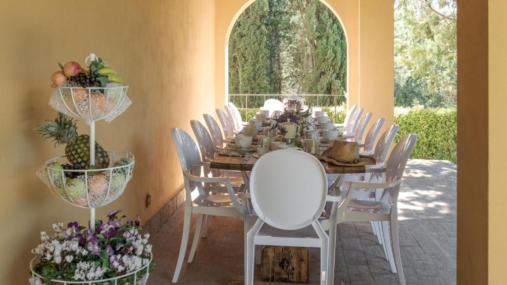 Ogród w obiekcie VILLA GINESTRAIO 8, Emma Villas