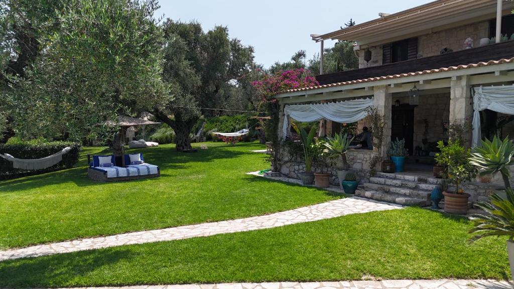 Vonkajšia záhrada v ubytovaní Lalla Private Luxury Villa