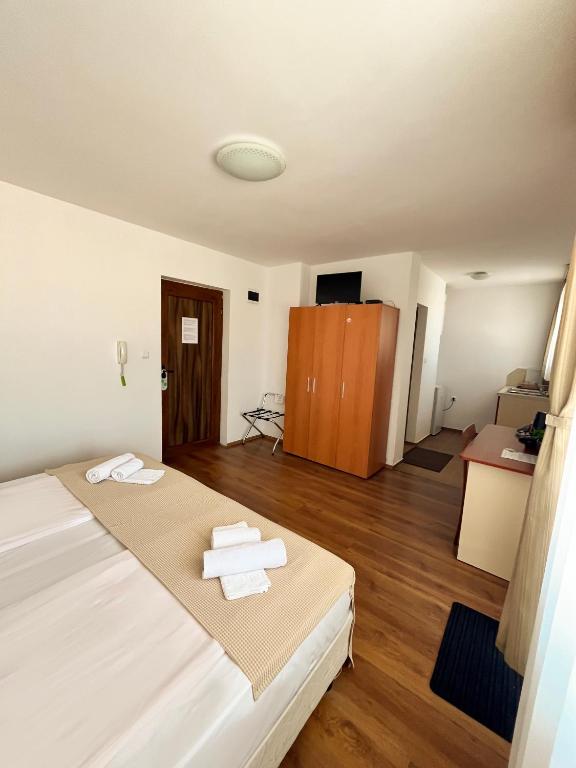 Postel nebo postele na pokoji v ubytování Family Hotel Helios