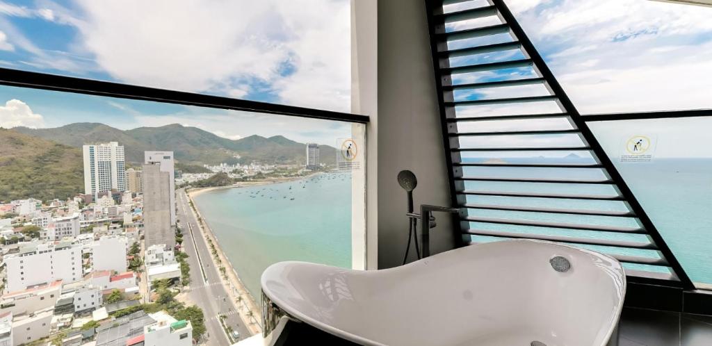 Suite Oceanfront – Wine, Sauna & VIP Perks