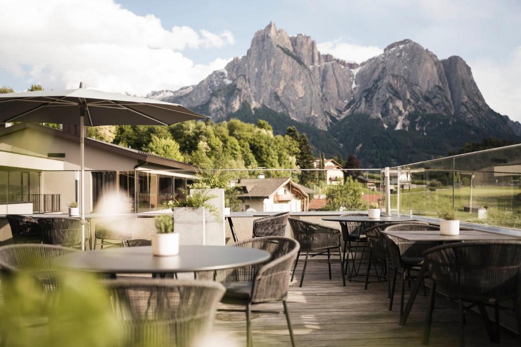 Nespecifikovaný výhled na hory nebo výhled na hory při pohledu z hotelu