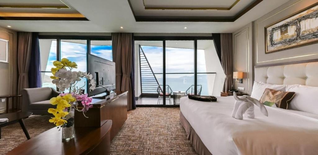 Suite Oceanfront – Wine, Sauna & VIP Perks