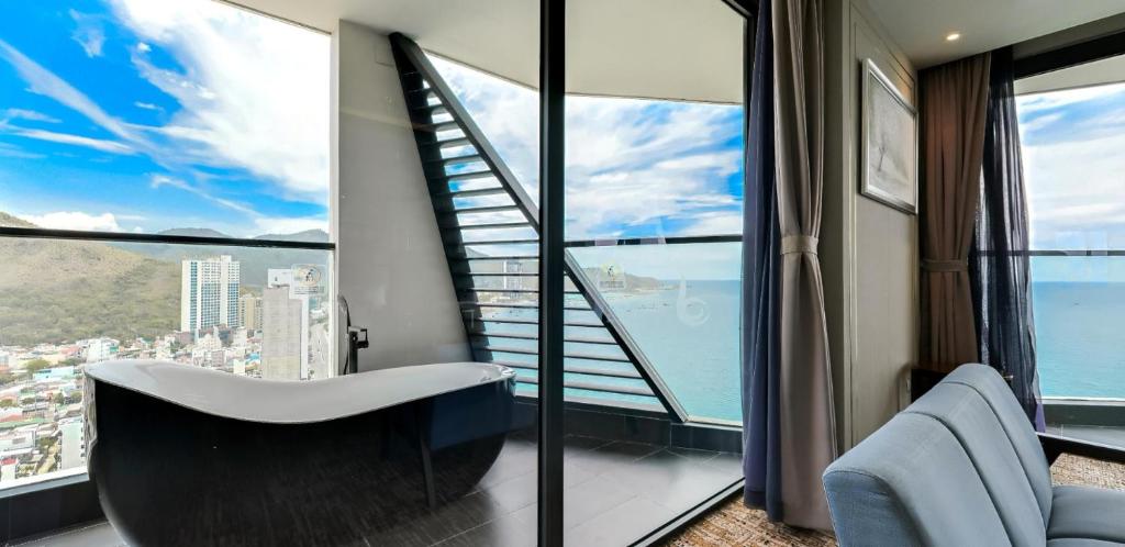 Suite Oceanfront – Wine, Sauna & VIP Perks