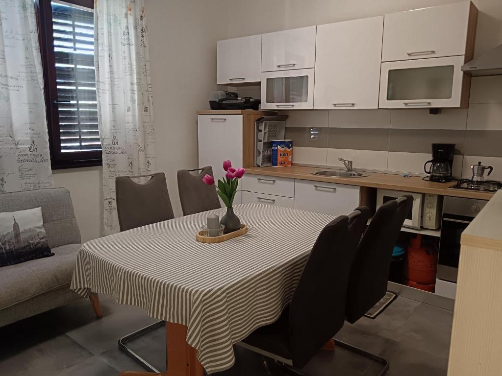 Kuchyň nebo kuchyňský kout v ubytování Apartment Greta