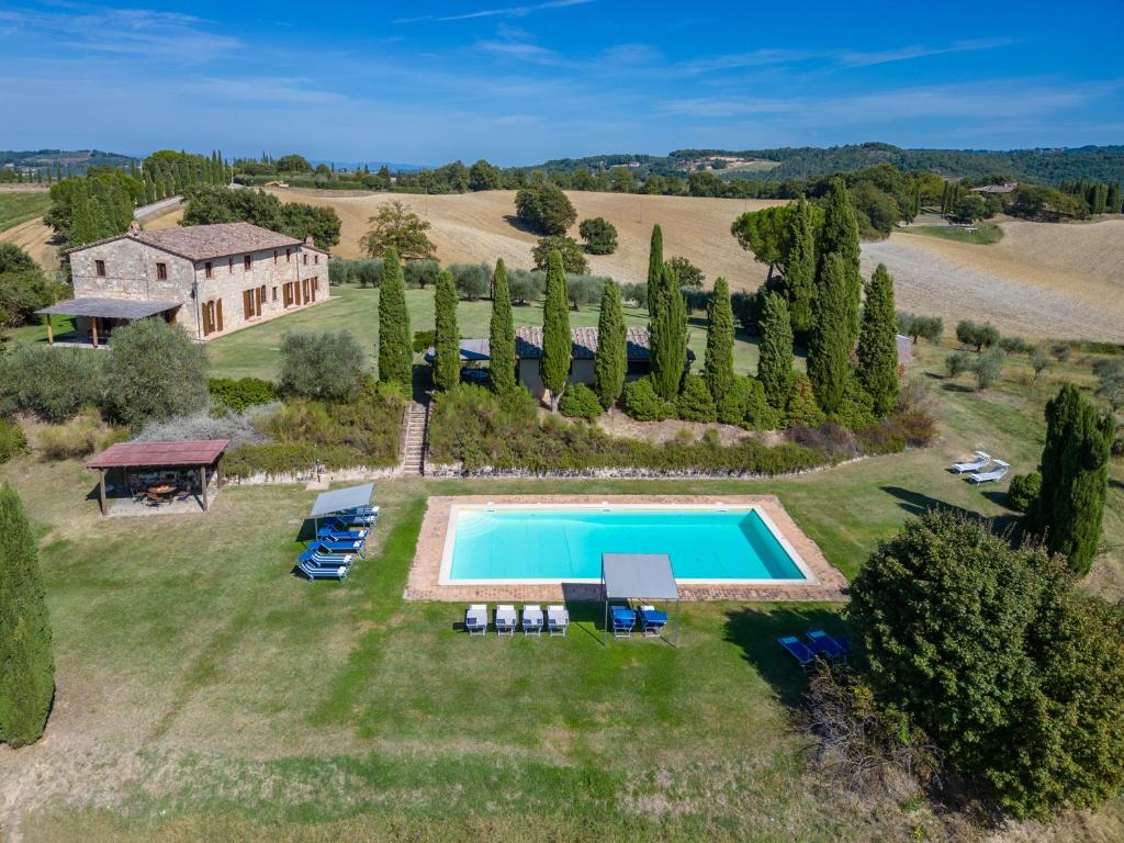 an aerial view of an estate with a swimming pool at Il Poderuccio 17, Emma Villas in Cetona