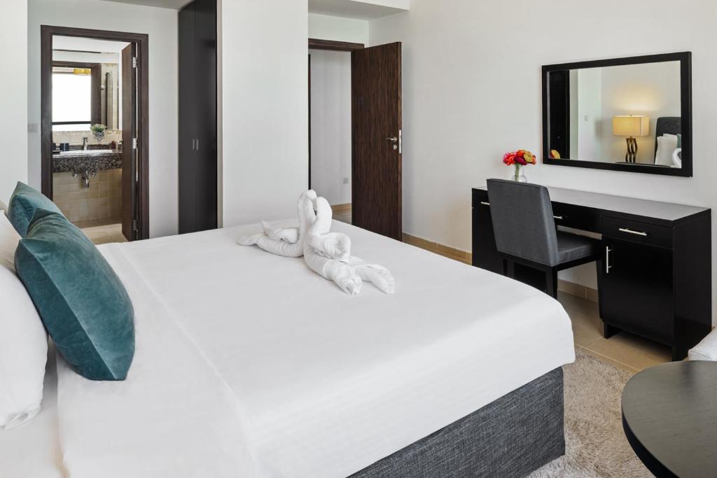 Postel nebo postele na pokoji v ubytování Stunning Full Sea View 3BR Apartment on JBR Beach - By Sunkissed Holiday Homes