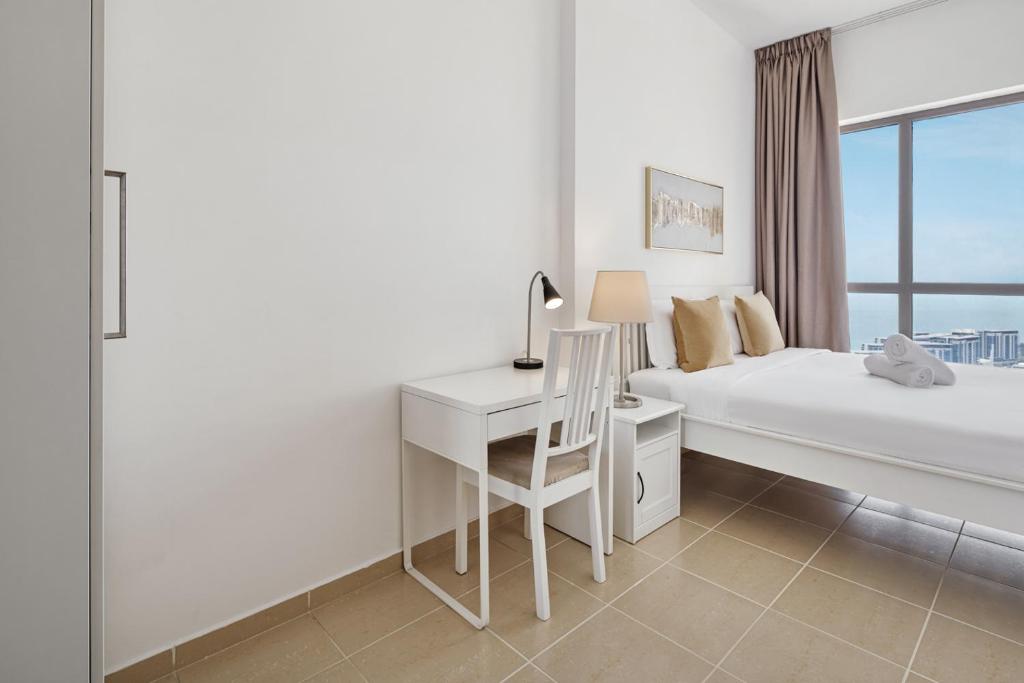 Postel nebo postele na pokoji v ubytování Stunning Full Sea View 3BR Apartment on JBR Beach - By Sunkissed Holiday Homes