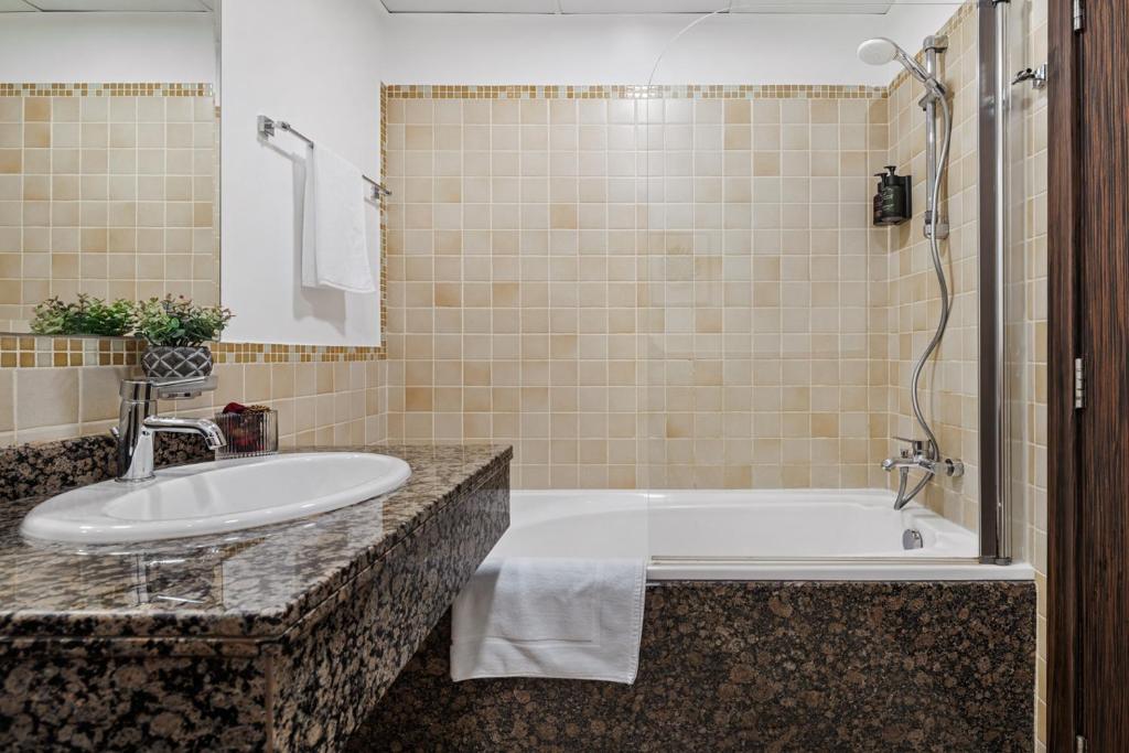 Koupelna v ubytování Stunning Full Sea View 3BR Apartment on JBR Beach - By Sunkissed Holiday Homes