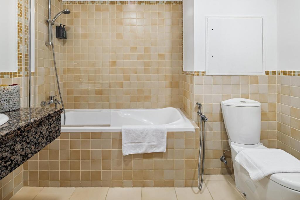 Koupelna v ubytování Stunning Full Sea View 3BR Apartment on JBR Beach - By Sunkissed Holiday Homes