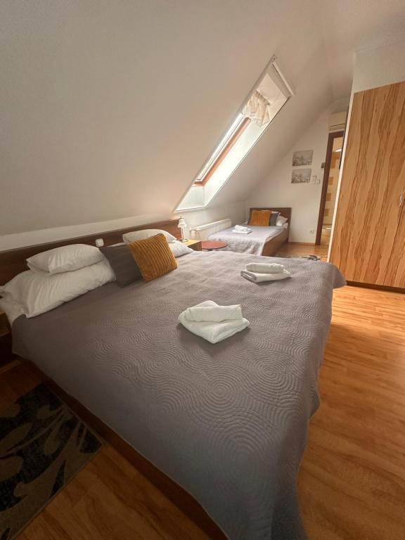 Postel nebo postele na pokoji v ubytování Le Rose Suites & Park Hotel