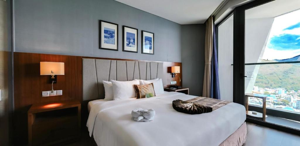 Superior Double Room with Partial Ocean View  - Sauna access & Stay More, Pay Less