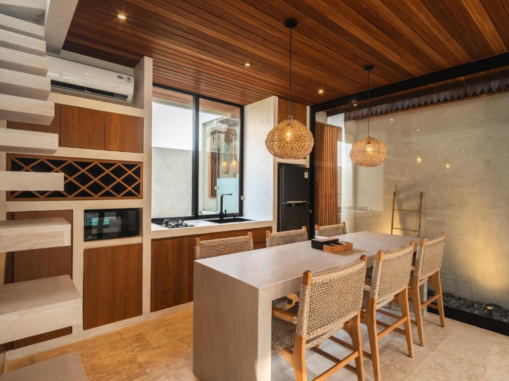 Blacksand Villas Echo Beach Canggu - 10