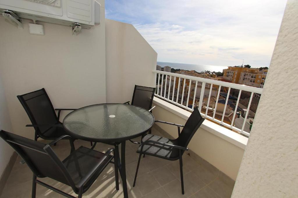 Balkón nebo terasa v ubytování Rozy Campoamor Beach R-4788