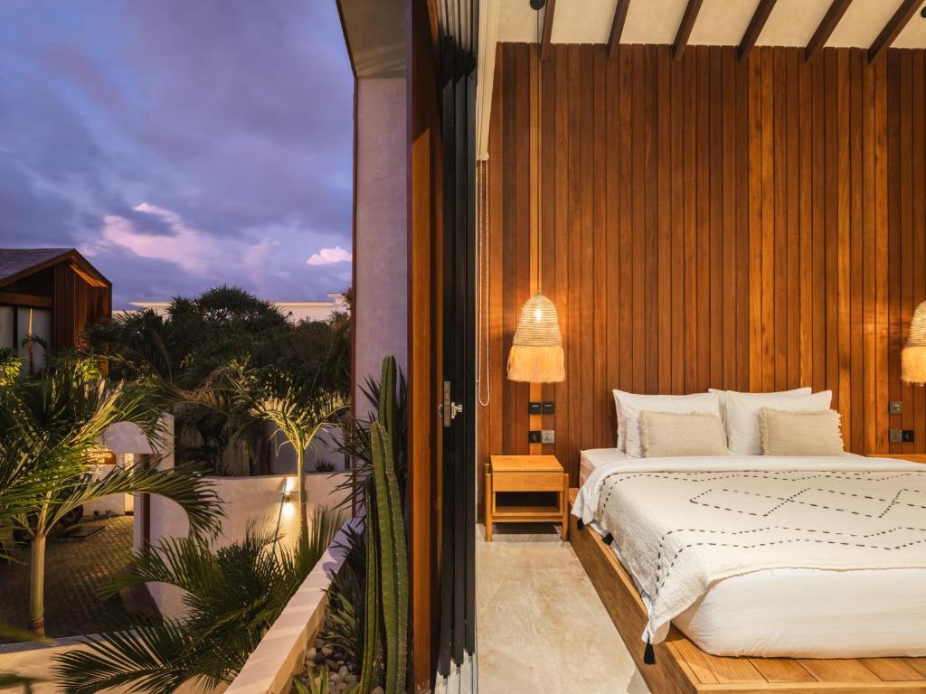 Blacksand Villas Echo Beach Canggu - 17