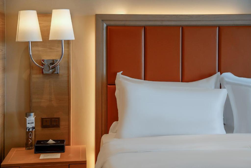 Postel nebo postele na pokoji v ubytování InterContinental Shenzhen by IHG