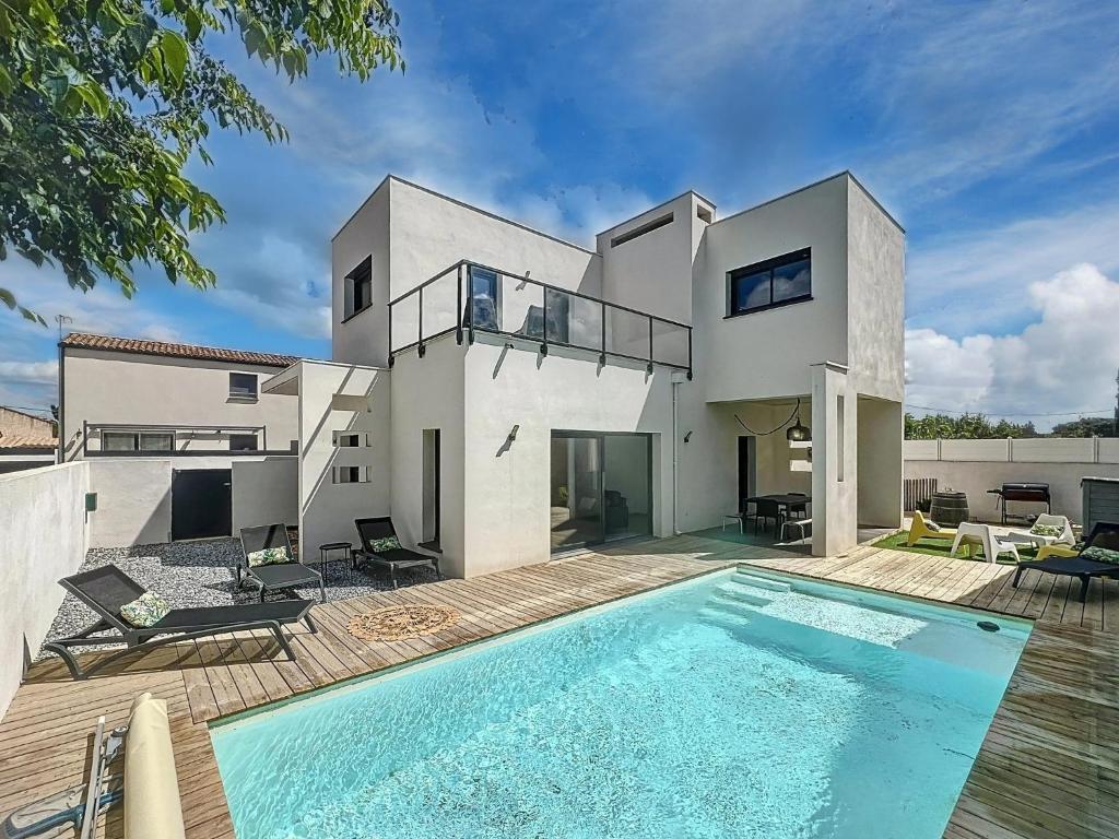 Πισίνα στο ή κοντά στο villa PIVOINES