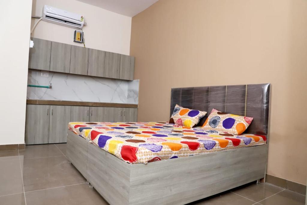 Postel nebo postele na pokoji v ubytování SIDDHAY APPARTMENTS - PG & Hostel - For Students, Faculties & Family