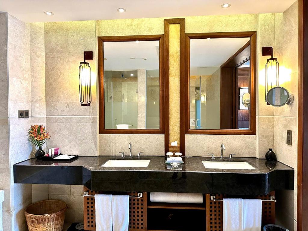 Suite có Ban công và Nhìn ra Biển