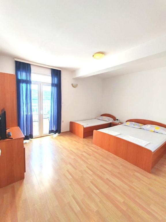 Postel nebo postele na pokoji v ubytování Apartments Mediterano