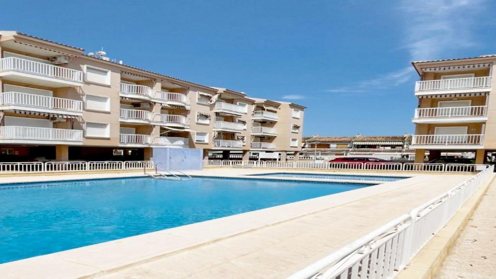 Bazén v ubytování R-9552 apartamento sunny santa pola nebo v jeho okolí