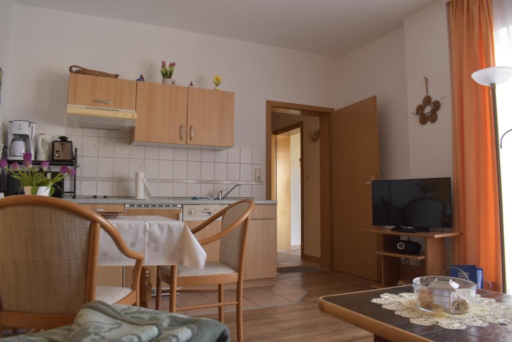 Kuchyň nebo kuchyňský kout v ubytování Achterwasser Blick