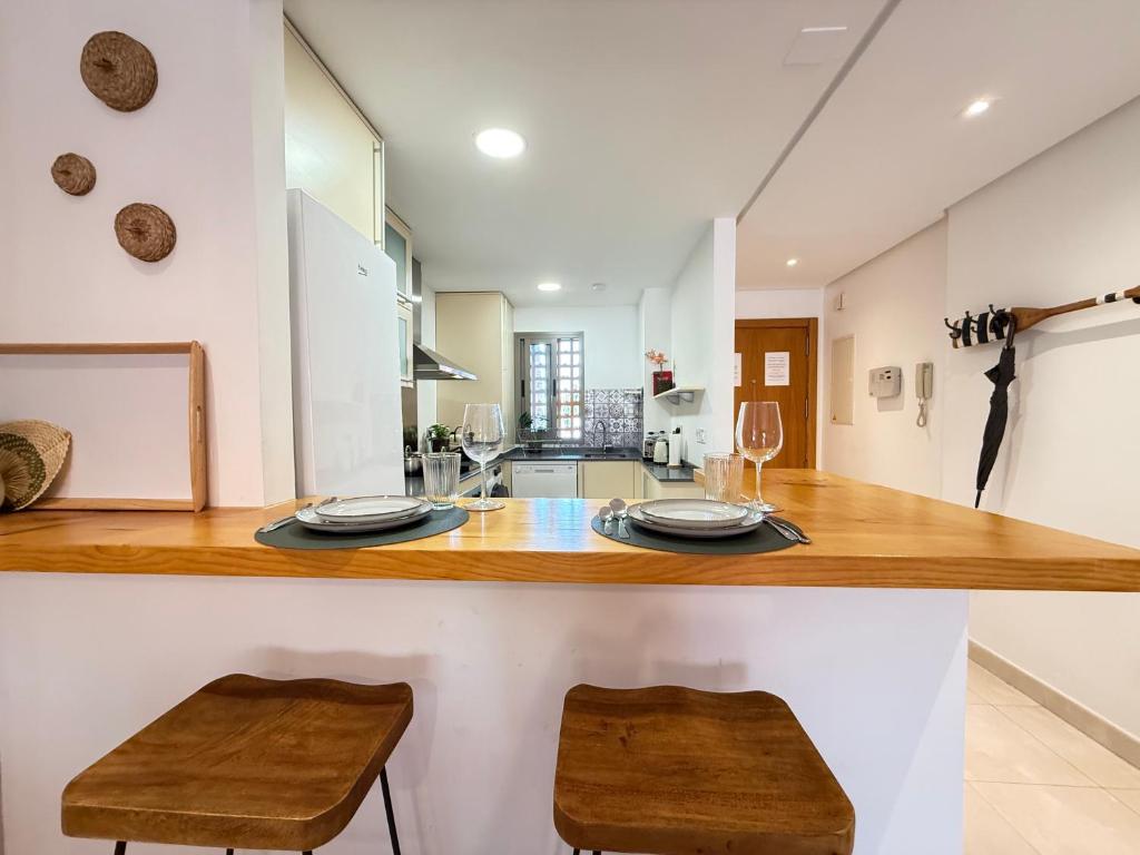 Kuchyň nebo kuchyňský kout v ubytování Sunny 2Bed Resort Style Apartment New Golden Mile Estepona FREE PARKING WIFI & AIRCON
