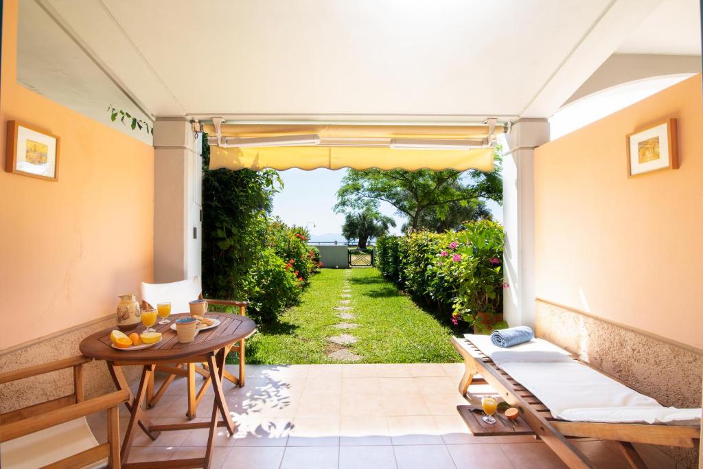 a patio with a table and a view of a yard at Casa Solea in Barbati
