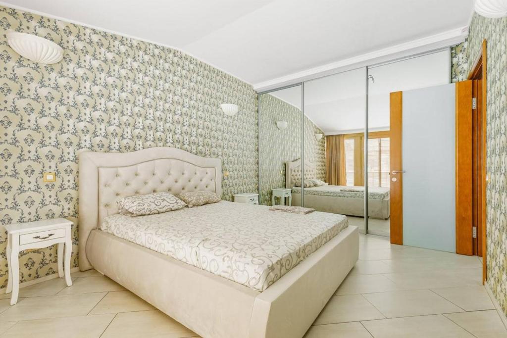 17 Deribasivska 4-room Apartment фото 6