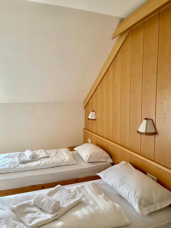 Postel nebo postele na pokoji v ubytování Goldenhof