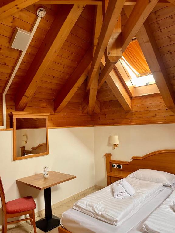 Postel nebo postele na pokoji v ubytování Goldenhof