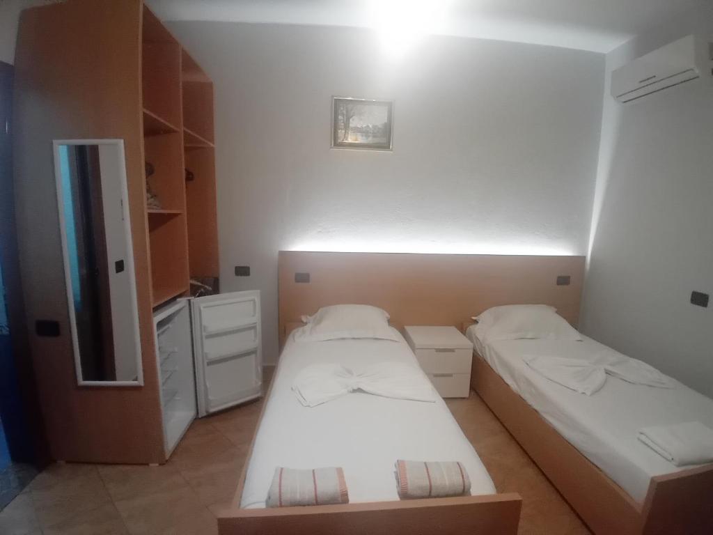 Postel nebo postele na pokoji v ubytování Zina Rooms 1 minute away from the beach
