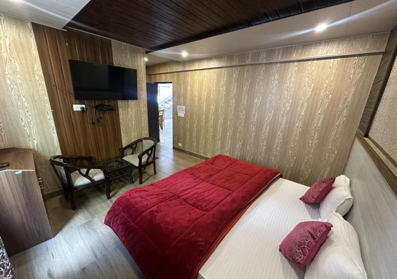 Postel nebo postele na pokoji v ubytování Laxmi Divine Badrinath