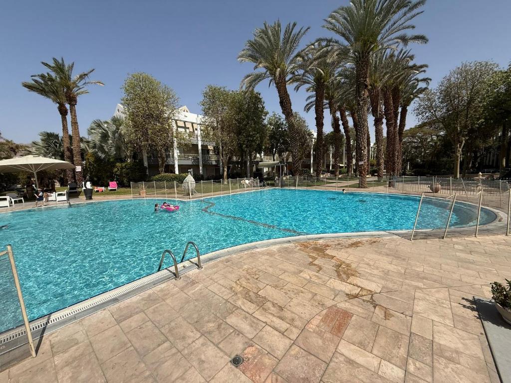 Bazén v ubytování Ceasar suite at Royal Park Eilat nebo v jeho okolí