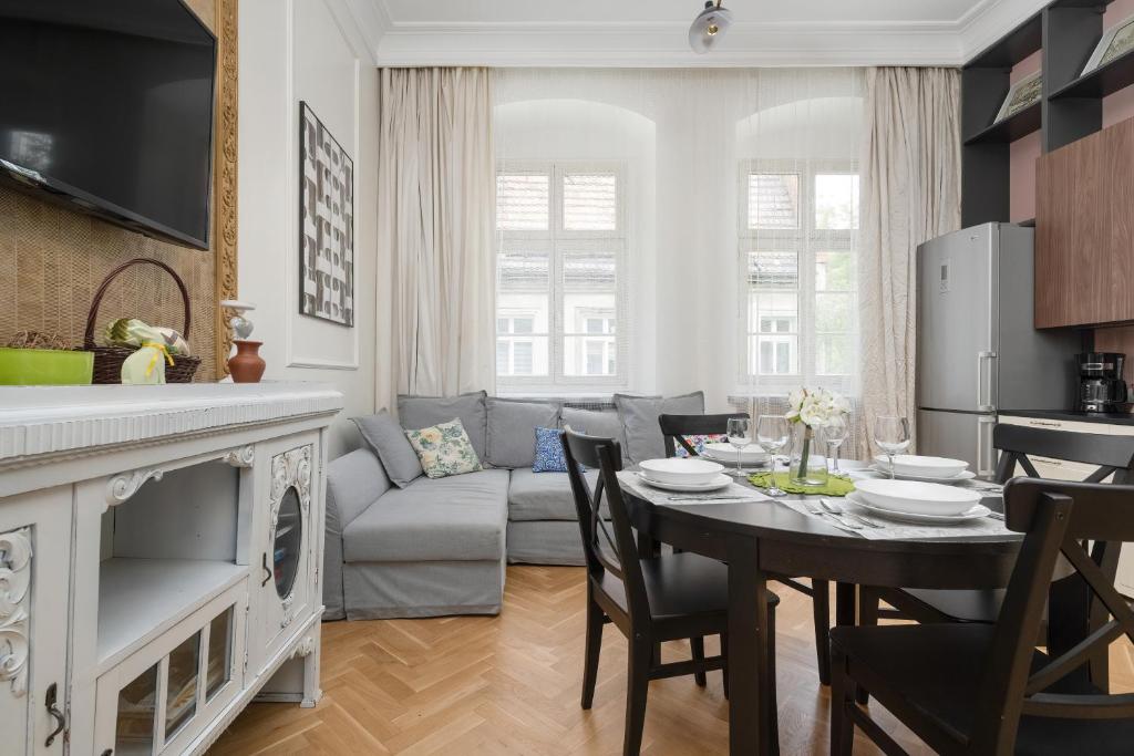 Posedenie v ubytovaní Exclusive Old Town Apartment by Noclegi Renters