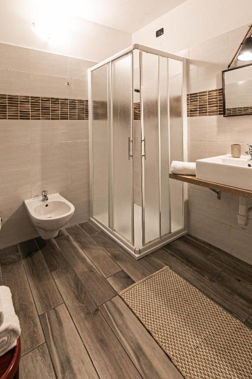 Koupelna v ubytování InGarda Rooms