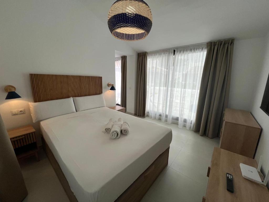 Postel nebo postele na pokoji v ubytování Estepona - Playa - Villa situada muy cerca del mar