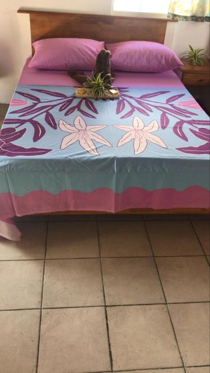 Letto o letti in una camera di Vaimoe Lodge Tiputa