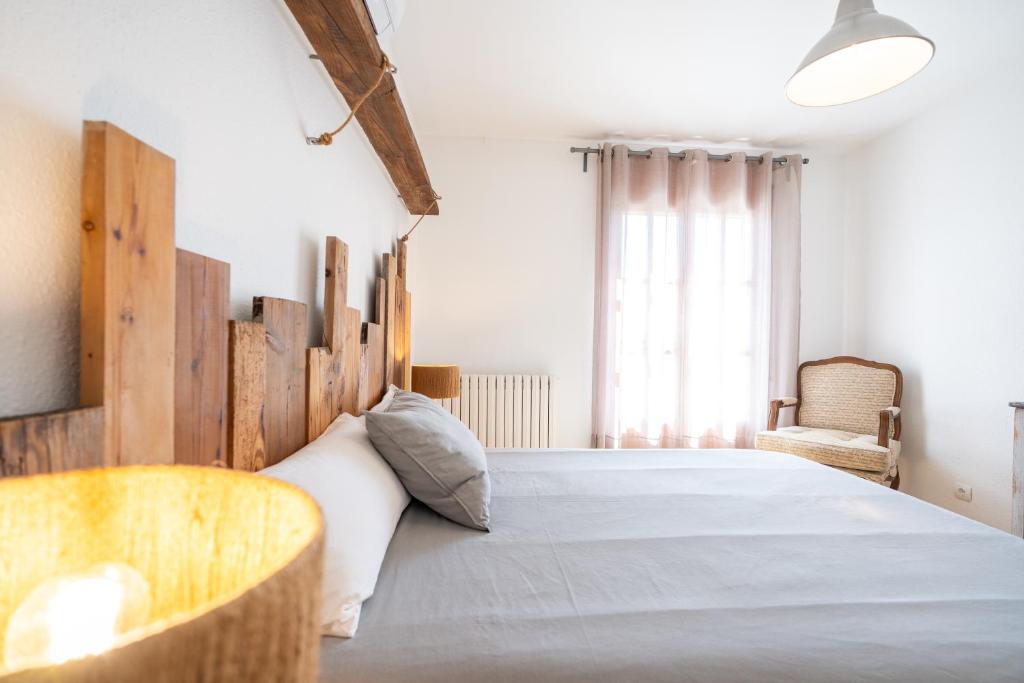 Postel nebo postele na pokoji v ubytování Allotjament lo Ribé