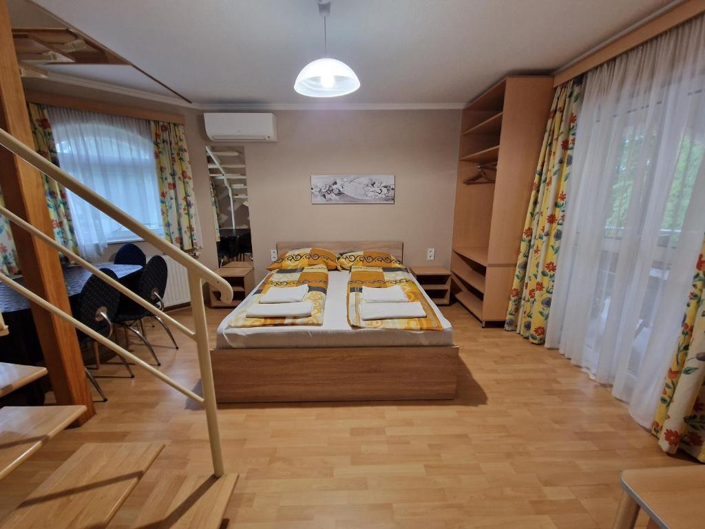 Posteľ alebo postele v izbe v ubytovaní Villa Letícia Siófok