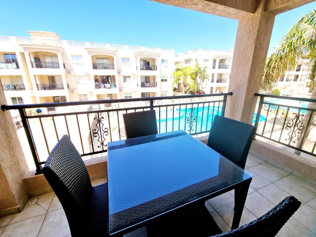 First floor apartment overlooking pool