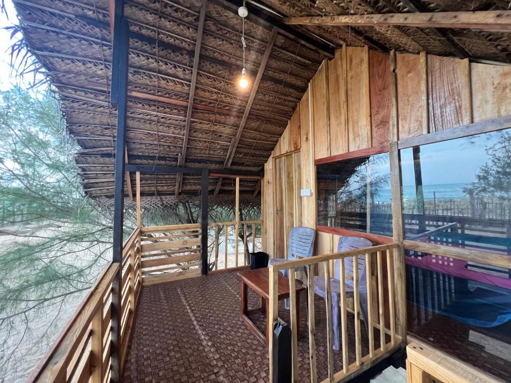 Balkón nebo terasa v ubytování Sand Dune Beach Resort & Surf Camp