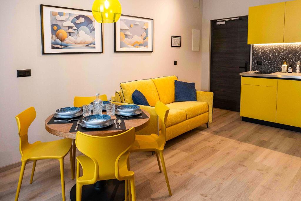 Posezení v ubytování Hotel Pathos by Mimood Aparthotels