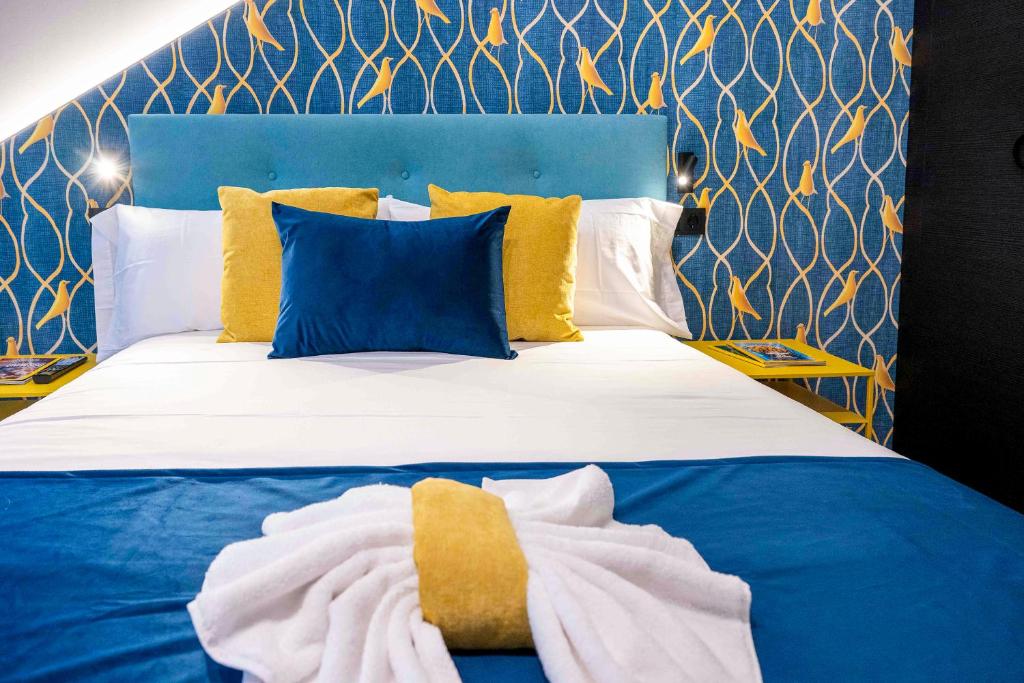 Postel nebo postele na pokoji v ubytování Hotel Pathos by Mimood Aparthotels