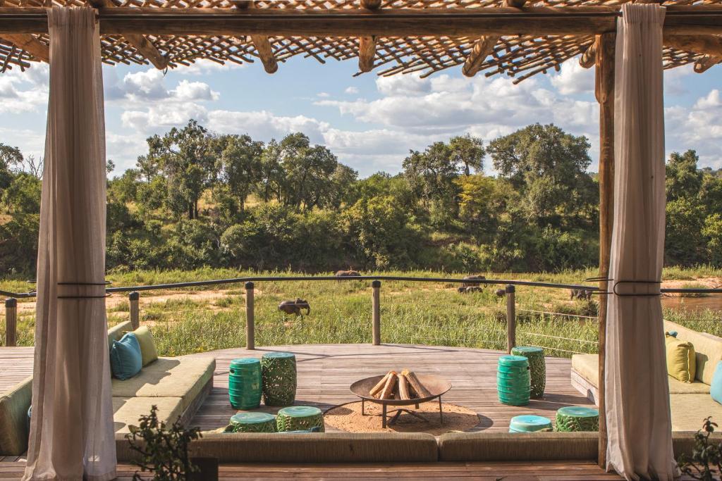 Balkón nebo terasa v ubytování Lion Sands Narina Lodge