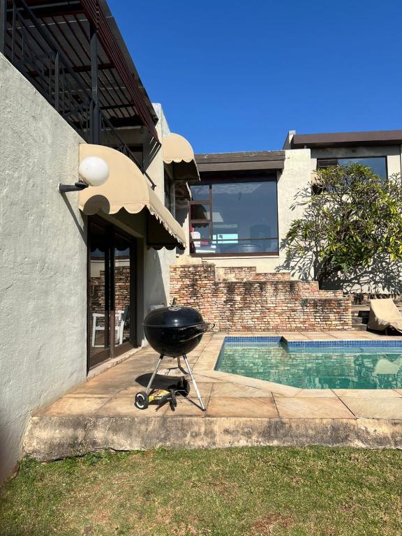 Πισίνα στο ή κοντά στο 460 on Queen Cresent